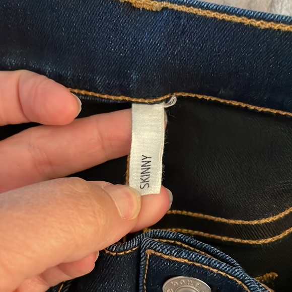 Rag and Bone brand skinny jeans. Size 28. - Picture 3 of 5